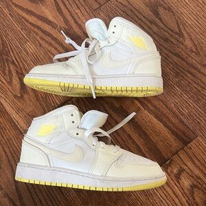 Air Jordan 1 Mid Kids Shoes